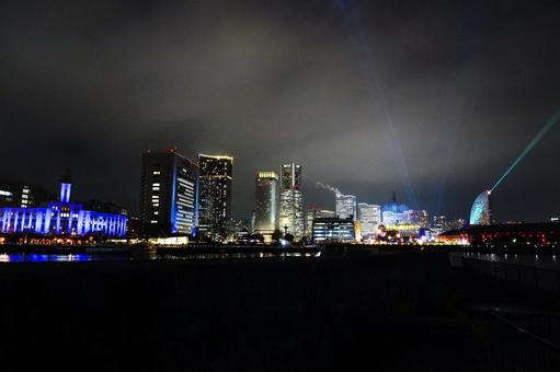 夜の横浜みなとみらいの街並み 夜景,横浜,みなとみらいの写真素材