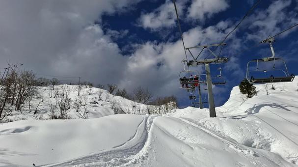 クワッドリフトとスノーボーダー リフト,クワッドリフト,搬器の写真素材