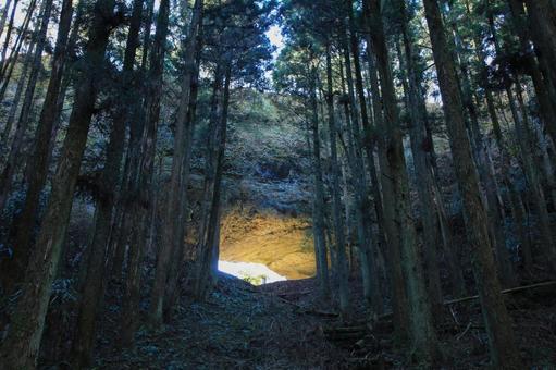熊本県高森町 穿戸岩 熊本県高森町 穿戸岩 穿戸岩,巨大,石の写真素材