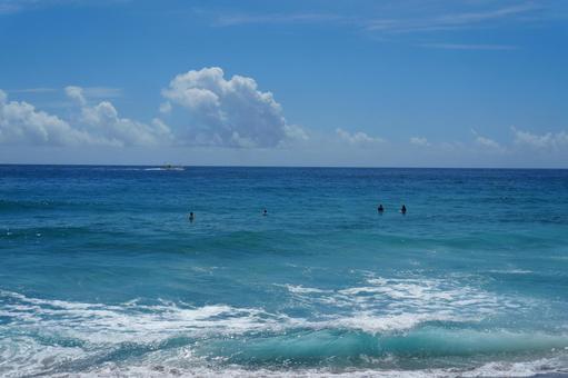 新島の海と空 、真夏 新島の海と空 、真夏 海,海岸,夏の写真素材