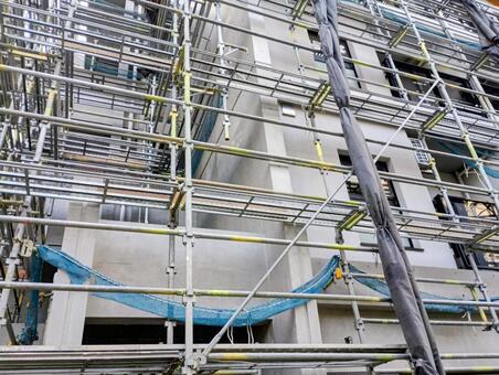 組み立て途中の足場④ 足場,工事,組み立てるの写真素材
