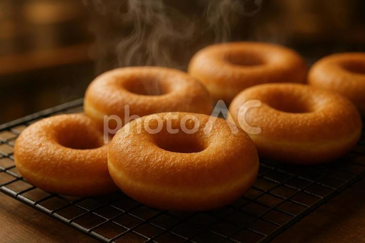 焼き立ての香ばしいリングドーナツ ドーナツ,焼き立て,香ばしいの写真素材