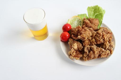 ビールと唐揚げのセット ビールと唐揚げのセット ビール,唐揚げ,鶏肉の写真素材