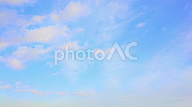 青空と雲と月？？？ 青空,雲,月の写真素材
