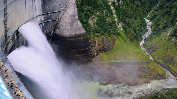 黒部ダムの放水 黒部ダム,黒部ダム放水,ダムの写真素材