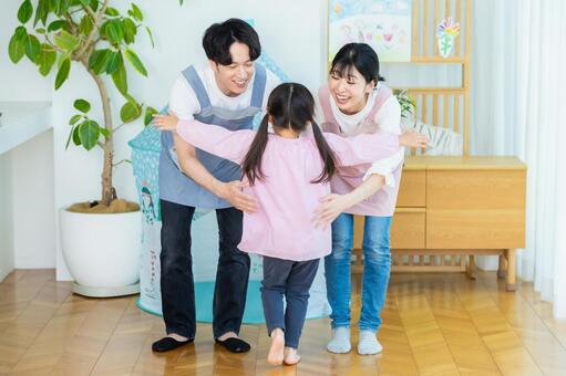 保育園で働く保育士さん 保育園,保育士,笑顔の写真素材