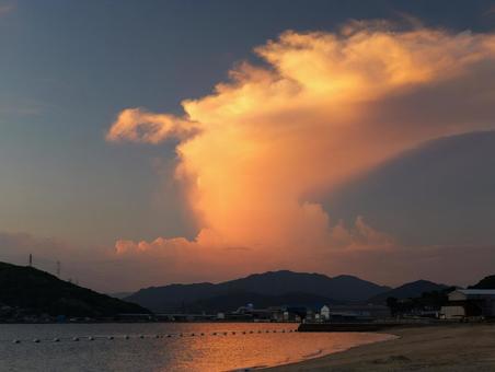 ビーチ ビーチ ビーチ,積乱雲,大きな雲の写真素材