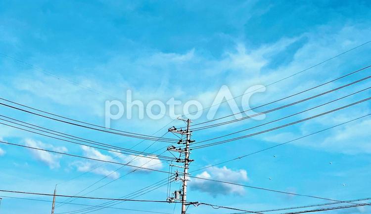 空と電線 そら,青空,雲の写真素材