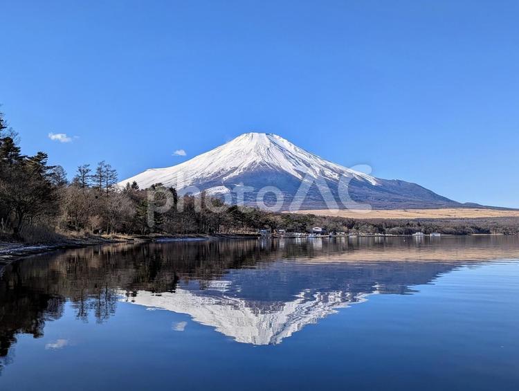 山中湖冬季の逆さ富士 富士山,世界遺産,湖の写真素材