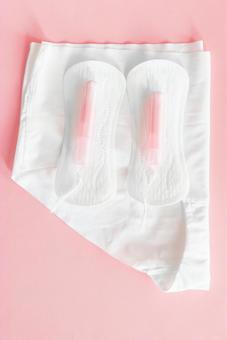 ショーツと生理用ナプキンとタンポン 生理,月経,生理用品の写真素材