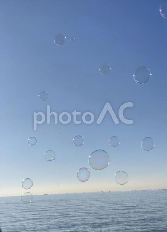 海としゃぼん玉 海,風景,秋の写真素材