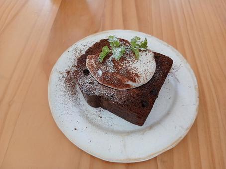 チョコパウンドケーキ、生クリーム チョコパウンドケーキ、生クリーム パウンドケーキ,焼き菓子,スイーツの写真素材