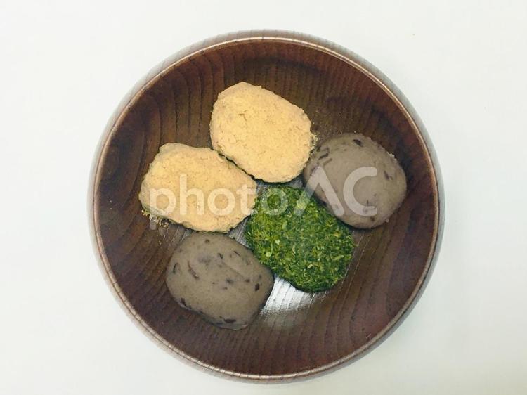 きな粉・青海苔・あんこのおはぎ（真上） おはぎ,ぼたもち,きな粉のおはぎの写真素材