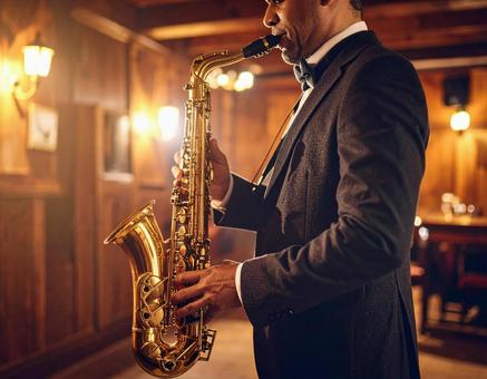 バリトンサックス　シルク　楽器　音楽　金の写真