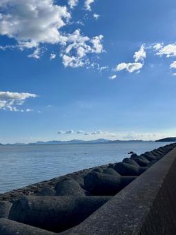 A calm seaside scene lined with tetrapods, tetrapod, breakwater, wave block, JPG