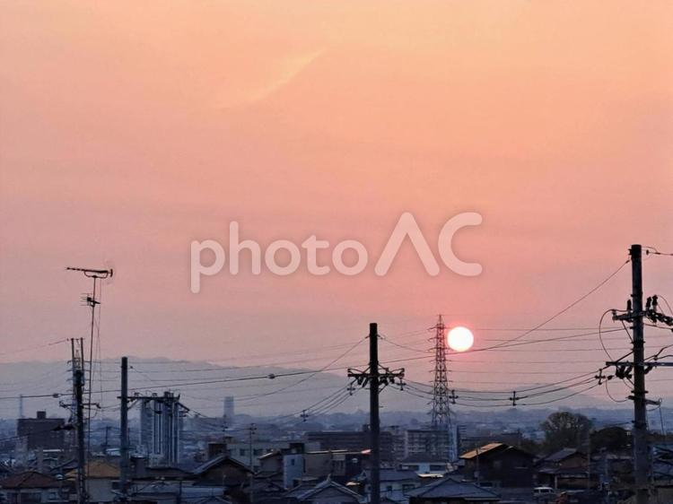 夕日の街並み 夕日,街並み,電信柱の写真素材