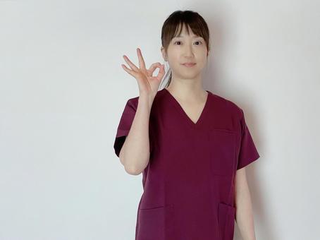 オッケーポーズをする看護師(医療従事者) オッケー,合格,正解の写真素材