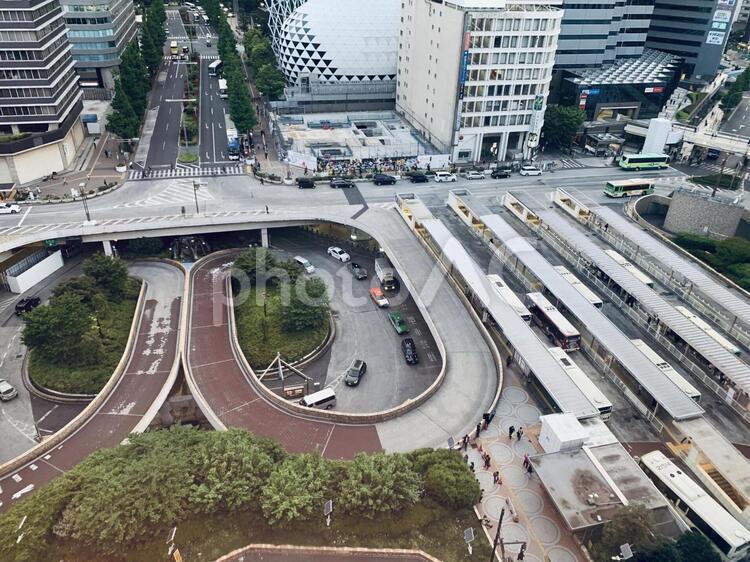 俯瞰で見た新宿西口のバスターミナルとロータリー 新宿,西口,バスターミナルの写真素材