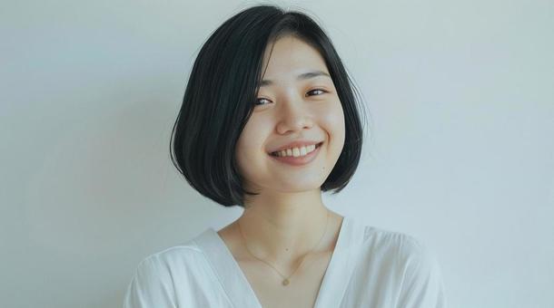 笑顔のショートカットの女性のヘアモデル 笑顔のショートカットの女性のヘアモデルの写真