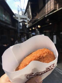 有馬温泉のコロッケ食べ歩き 有馬温泉,コロッケ,食べ歩きの写真素材