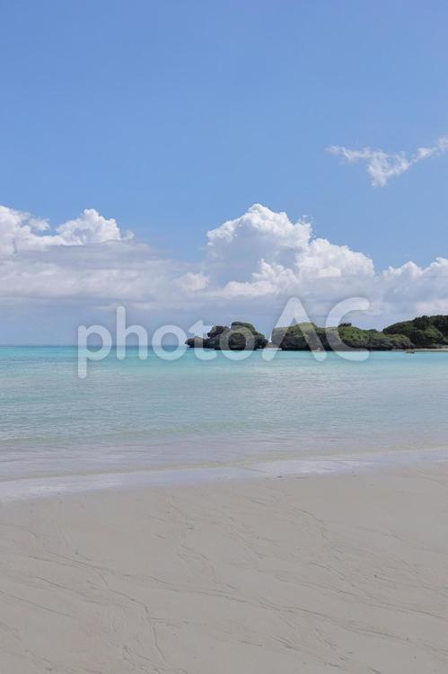 遠浅の海の風景 ビーチ,夏,波跡の写真素材