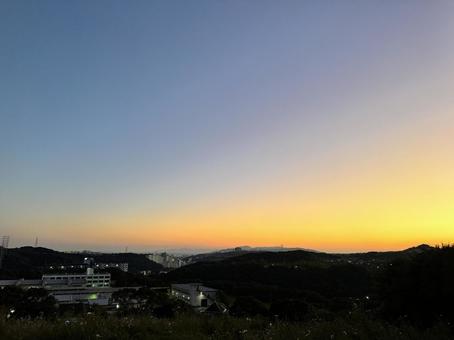 秋空に沈む夕日 秋空に沈む夕日の写真