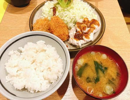 ヒレカツ蒸し鶏定食 ヒレカツ蒸し鶏定食 ヒレカツ,ヒレ肉,厚切りの写真素材