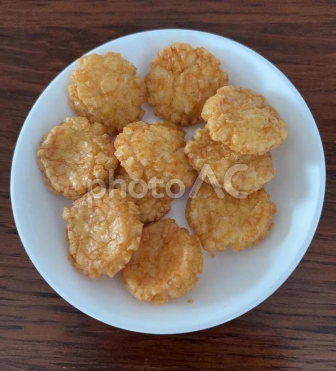 R7.07.16　揚げ小丸煎餅 お菓子,揚げ小丸,煎餅の写真素材