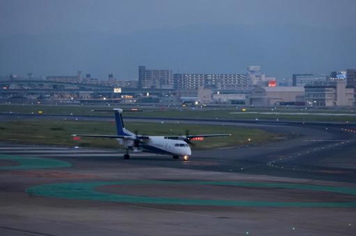 消えゆく陽と動き出す翼 消えゆく陽と動き出す翼の写真