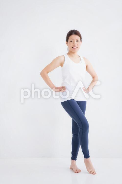 スポーツウェアをきた女性 スタイル,プロポーション,トレーニングの写真素材