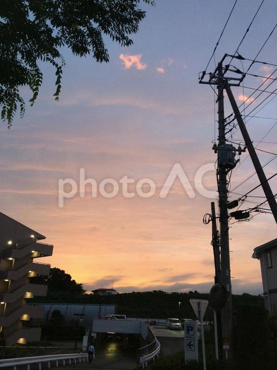 文月朔日の横浜市青葉区の夕焼け空 夕焼け空,夕暮れ時,日没後の写真素材