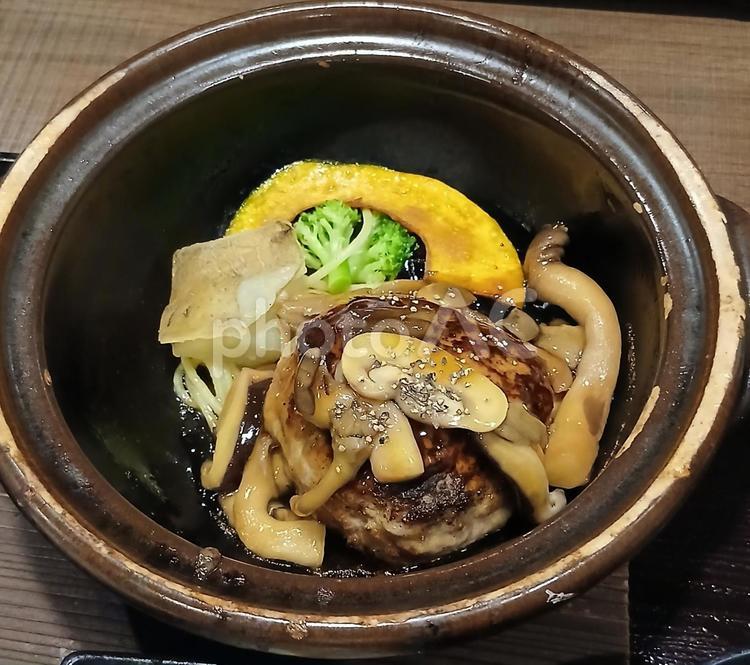 きのこ和風ハンバーグ～土鍋 ハンバーグ,土鍋,和風ハンバーグの写真素材