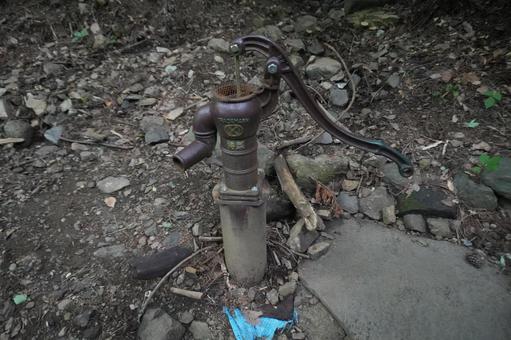 水を汲み上げるやつ 水を汲み上げるやつの写真