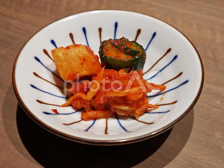 小皿に盛られたお漬物（キムチ） 漬物,香の物,キムチの写真素材