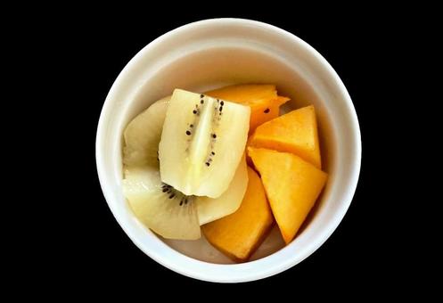 キウイと柿 キウイ,柿,果物の写真素材