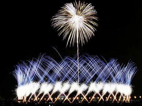 花火大会-348 花火,ワイドスターマイン,青の写真素材