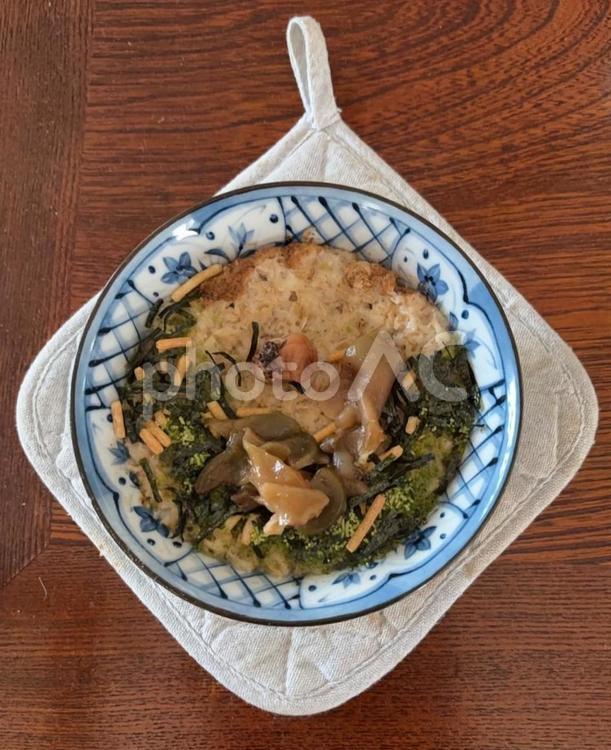 オートミールと鰹節のレンチンなどの茶碗飯 茶碗飯,オートミール,レンチンの写真素材