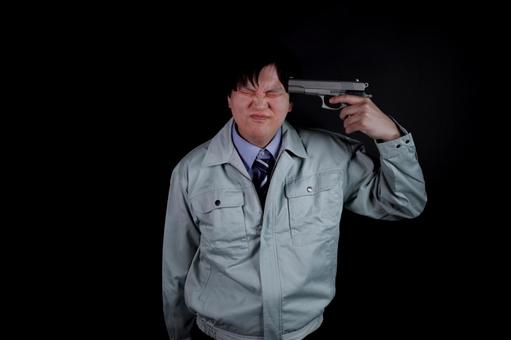 拳銃を持つ男性の緊張感 拳銃を持つ男性の緊張感 男性,拳銃,緊張の写真素材