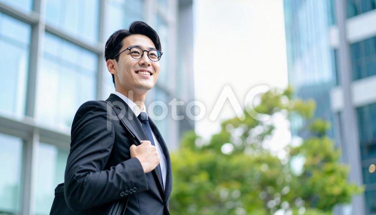 オフィス街とビジネス男性 ビジネスマン,ビジネス,男性の写真素材