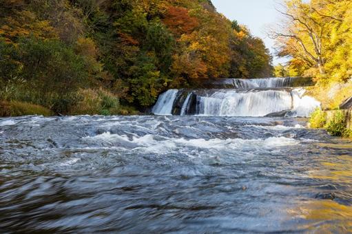 滑津大滝の秋⑵ 秋,紅葉,川の写真素材