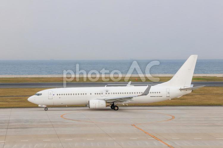 北九州空港の午後、光と空のハーモニー 飛行機,航空機,旅客機の写真素材