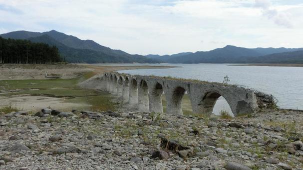 タウシュベツ川橋梁 タウシュベツ橋梁,幻の橋,北海道の写真素材