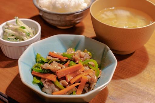 豚肉と野菜の夕食 豚肉と野菜の夕食 夕食,和食,豚肉の写真素材