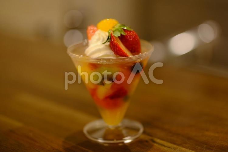 家で食べるフルーツゼリーの素材 デザート,スイーツ,いちごの写真素材