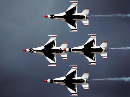 ダイヤモンド編隊 サンダーバーズ,f16,thunderbirdsの写真素材