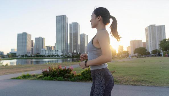 朝のランニング/健康的なライフスタイル 朝のランニング/健康的なライフスタイルの写真
