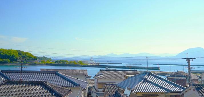 海辺の街並み 海辺の街並み 港町,家,屋根の写真素材