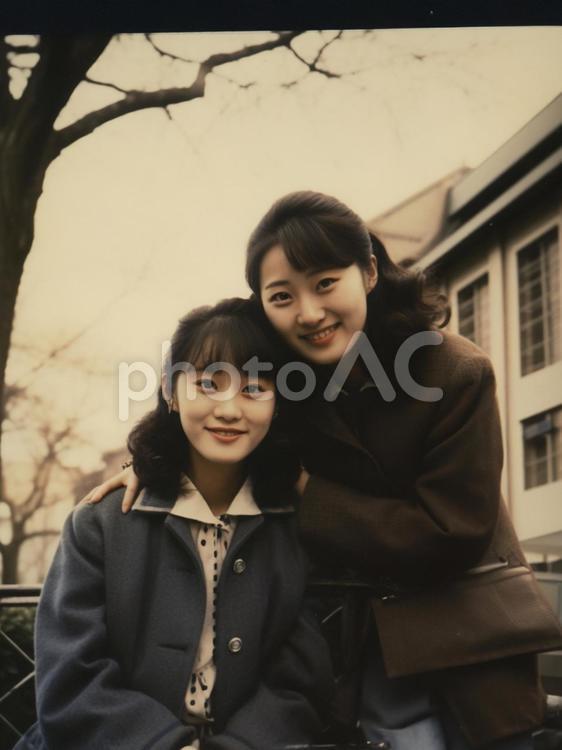 昔の記憶にある友達の写真 友達,仲良し,親友の写真素材