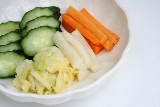 Photo, inuka pickles, pickles, bran, 