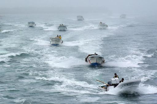 昆布漁船のボートレース 霧多布,昆布漁,ボートレースの写真素材